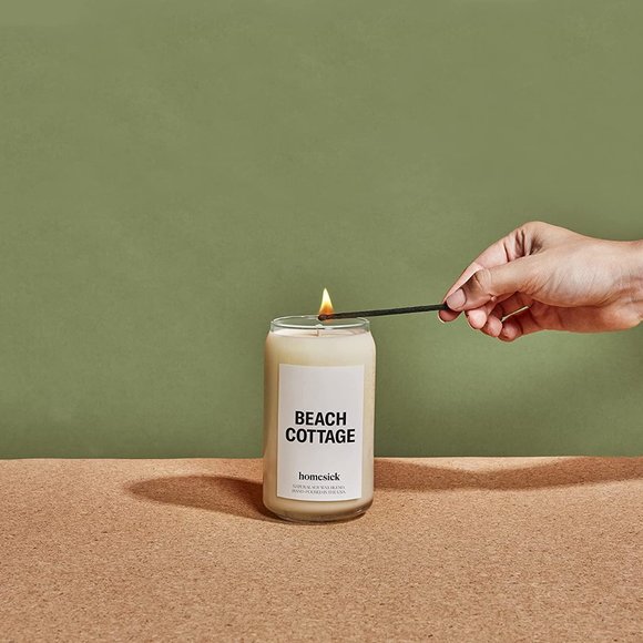 Homesick Premium Scented Candle - Beach Cottage - Picture 5 of 6